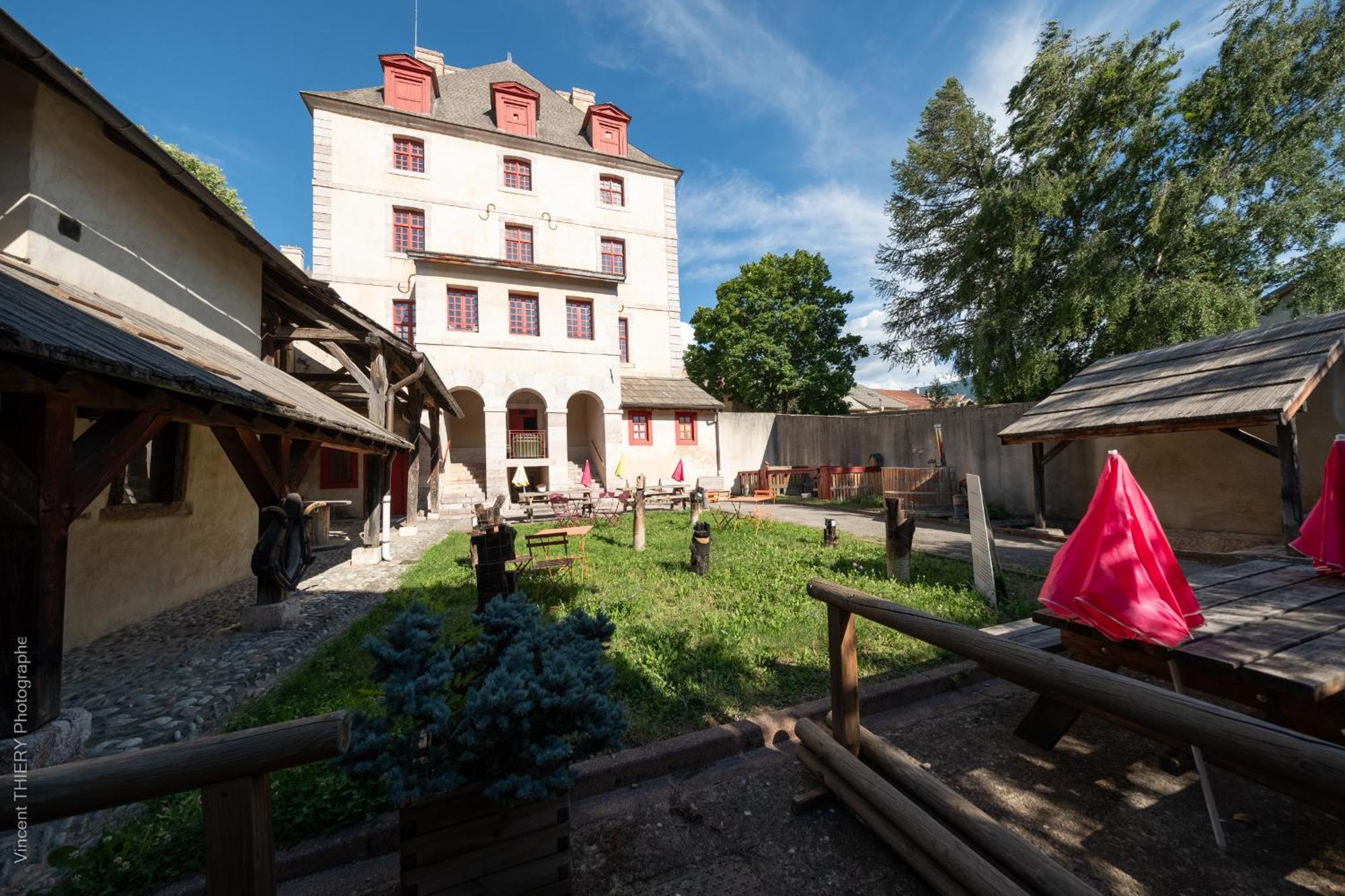 Le Pavillon Des Officiers Aparthotel Mont-Dauphin Exterior photo