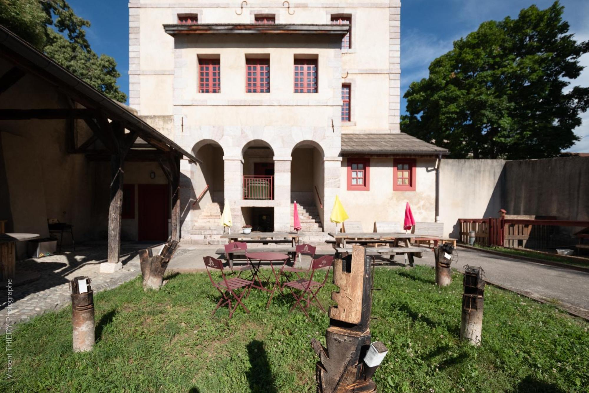 Le Pavillon Des Officiers Aparthotel Mont-Dauphin Exterior photo