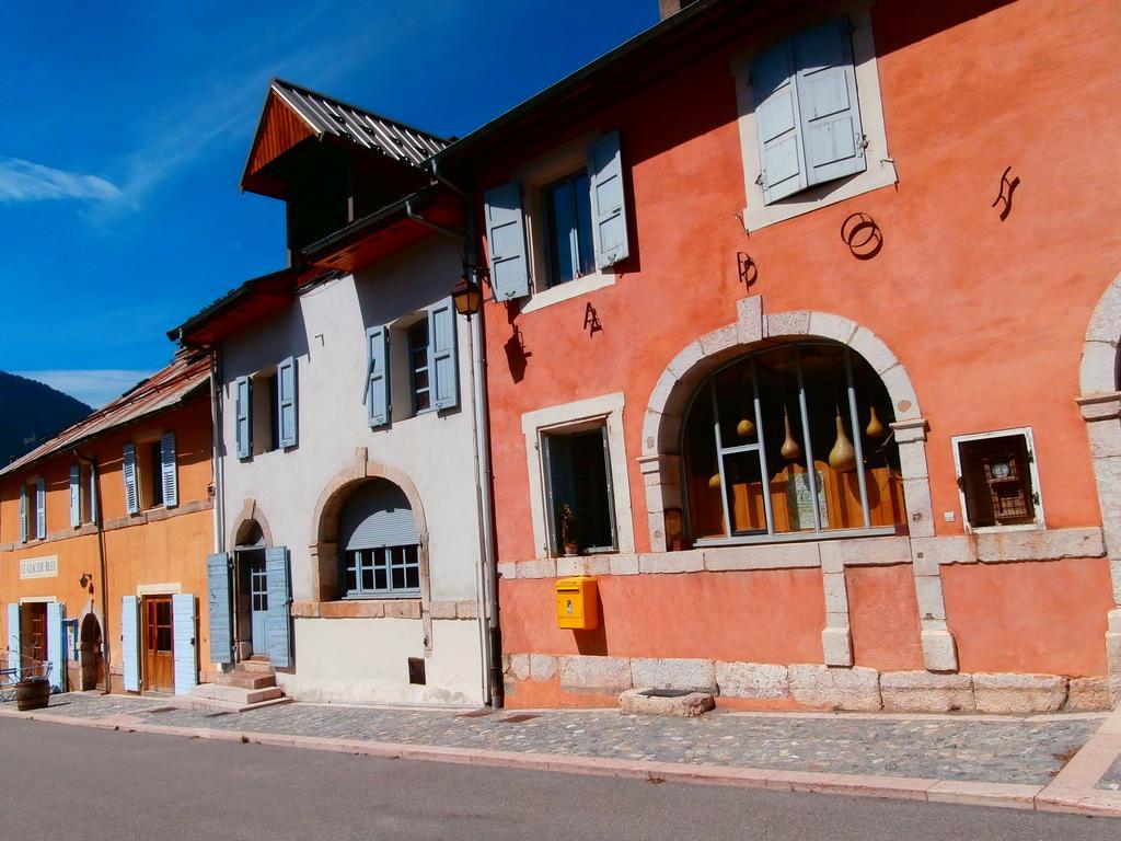 Le Pavillon Des Officiers Aparthotel Mont-Dauphin Exterior photo