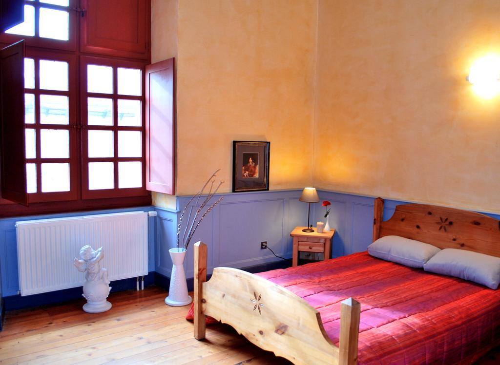Le Pavillon Des Officiers Aparthotel Mont-Dauphin Room photo
