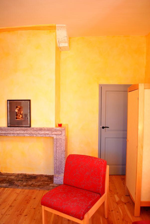 Le Pavillon Des Officiers Aparthotel Mont-Dauphin Room photo
